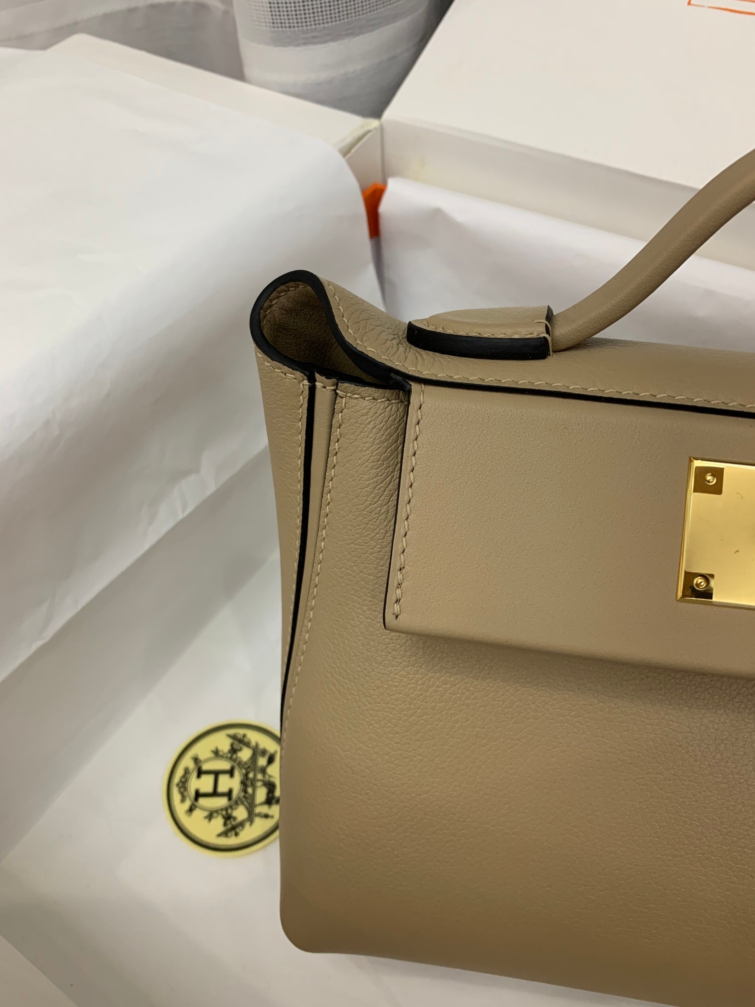 Hermes Kelly Mini 2424 21cm Handbag in Trench Clemence Leather 